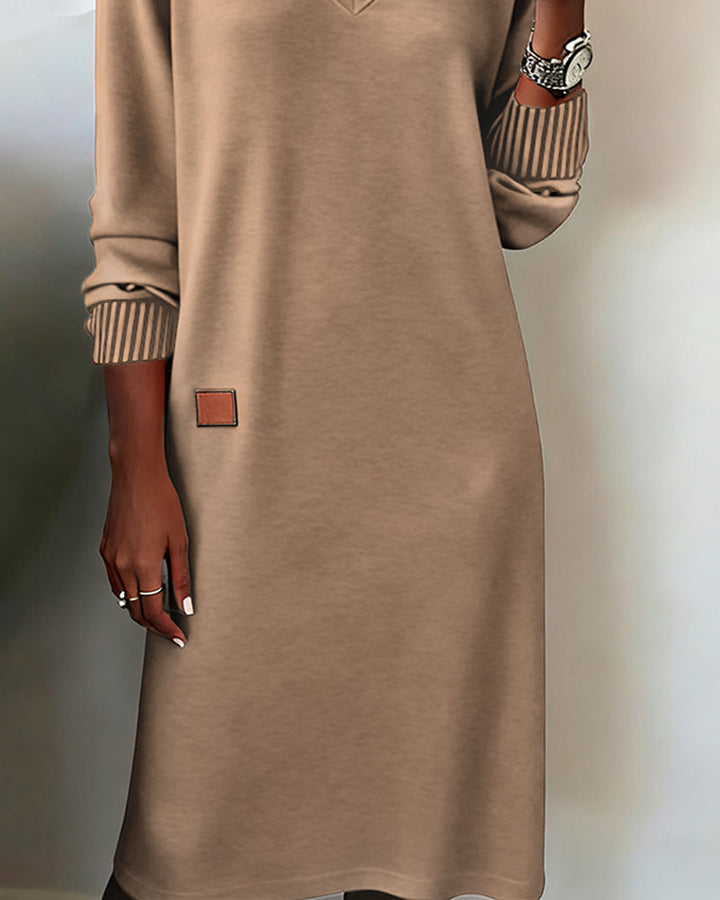 Mélodie | Robe pull élégante longue camel en maille à col V pour femme