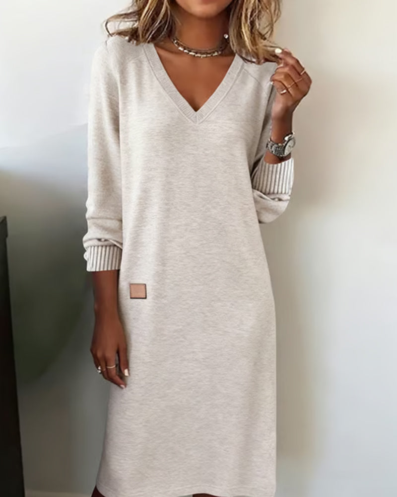 Mélodie | Robe pull élégante longue camel en maille à col V pour femme