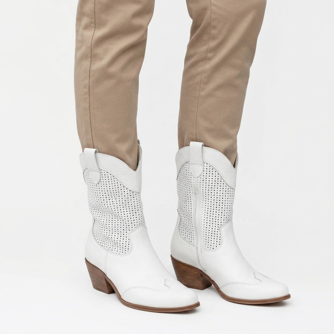 Pénélope | Bottines western chic en cuir perforé mi-mollet pour femme