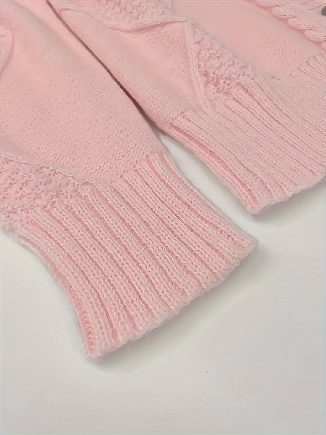 Pénélope | Cardigan élégant en maille torsadée à col V et boutons pour femme