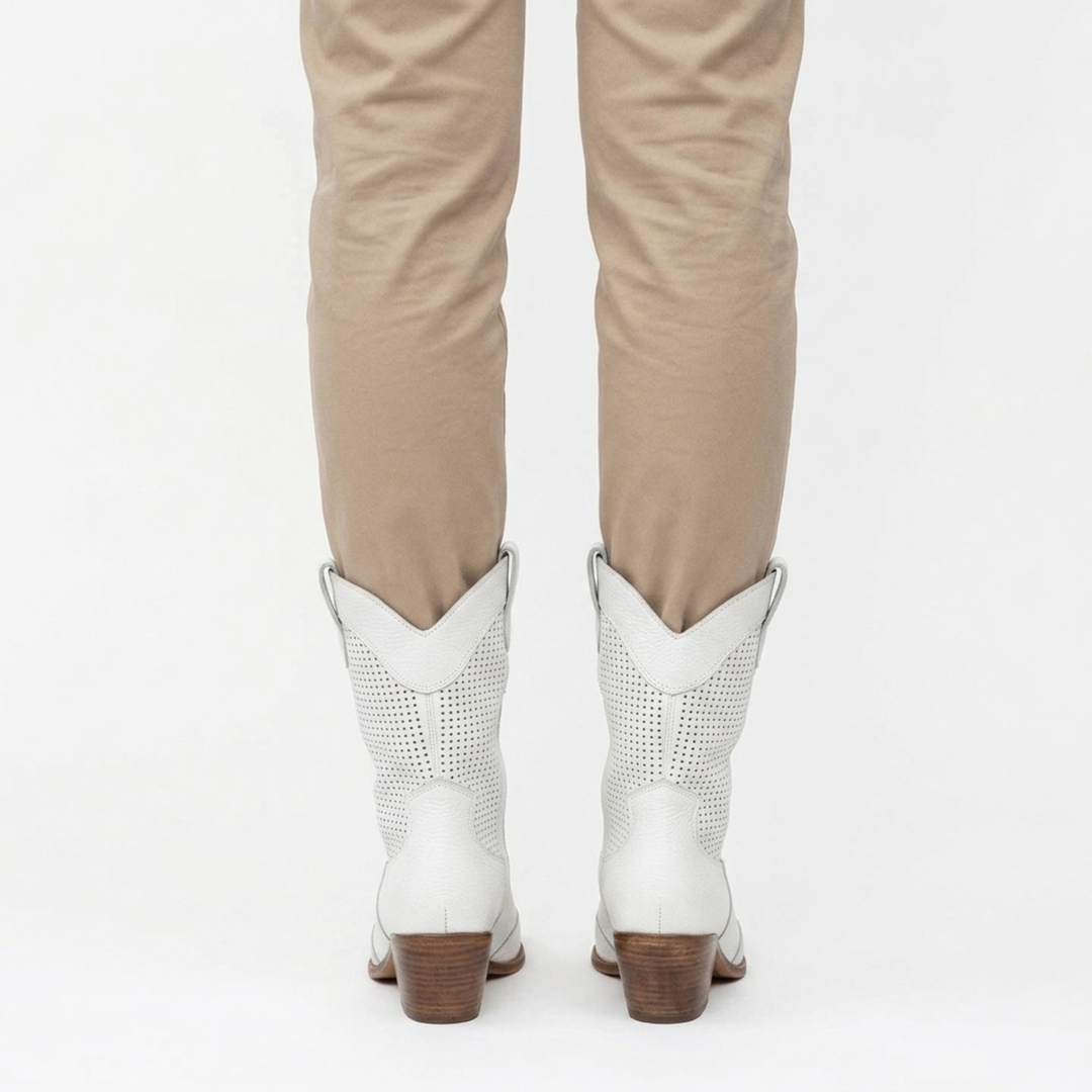 Pénélope | Bottines western chic en cuir perforé mi-mollet pour femme