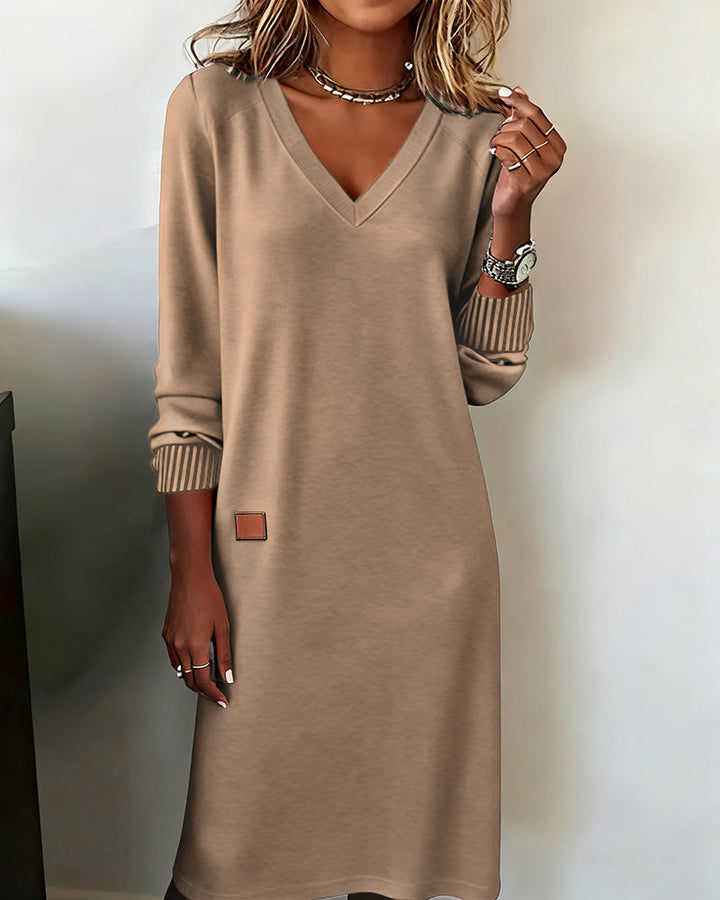 Mélodie | Robe pull élégante longue camel en maille à col V pour femme