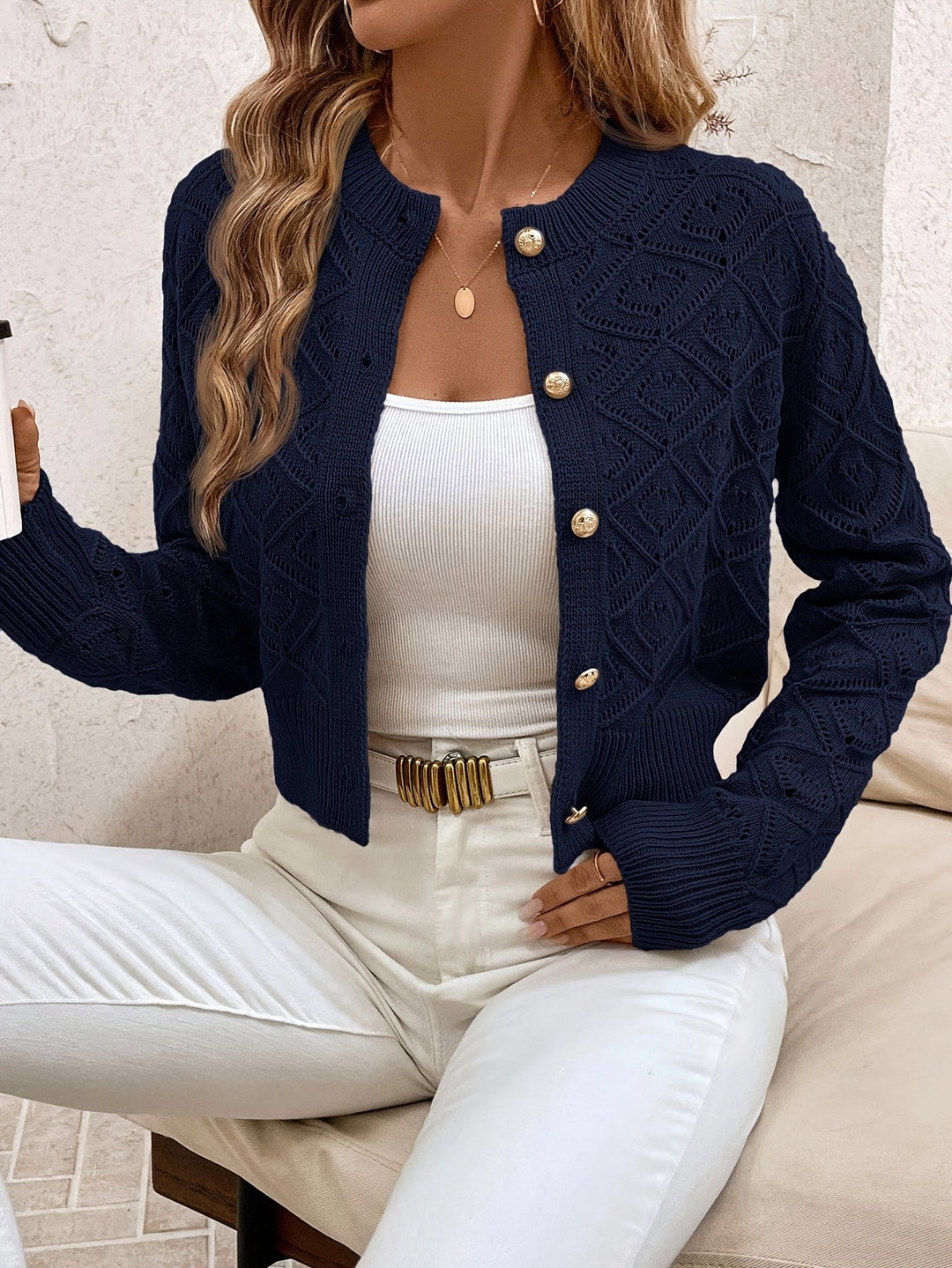Giulia | Cardigan élégant court en maille texturée à col rond et boutons pour femme