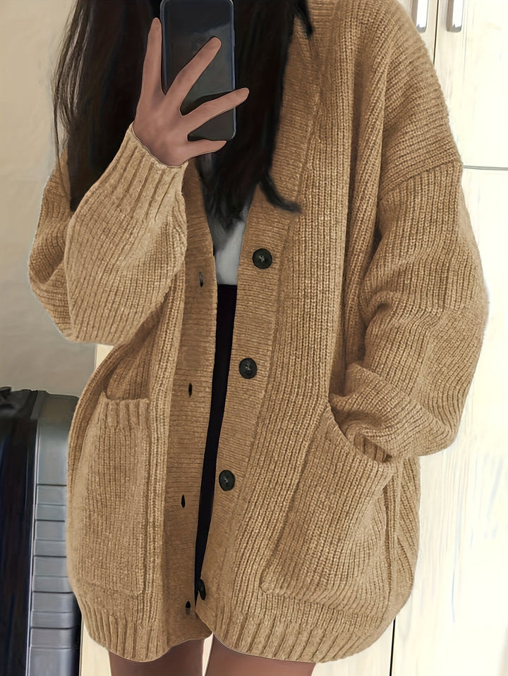 Carole | Cardigan élégant long en grosse maille côtelée à boutons pour femme