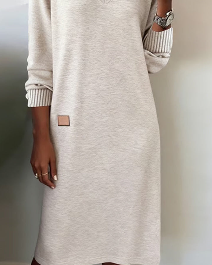 Mélodie | Robe pull élégante longue camel en maille à col V pour femme