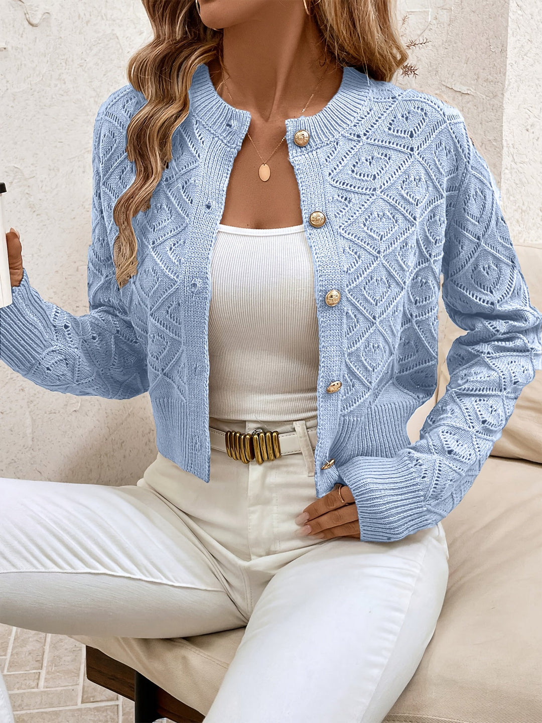 Giulia | Cardigan élégant court en maille texturée à col rond et boutons pour femme
