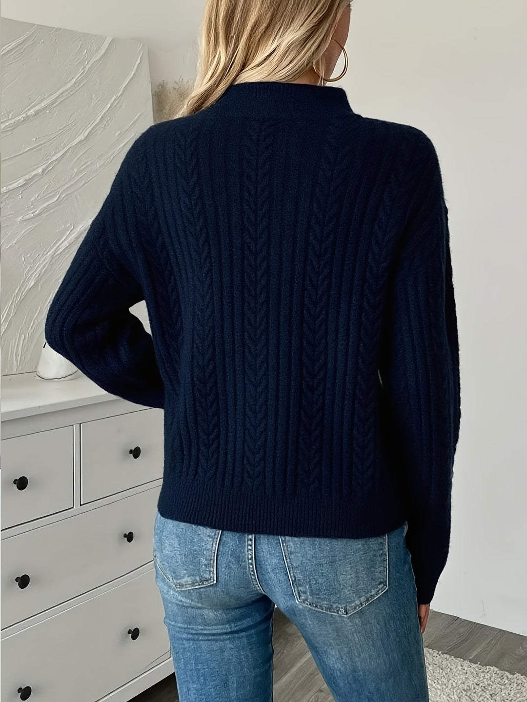 Carole | Pull élégant torsadé à col montant demi-zippé bleu marine pour femme