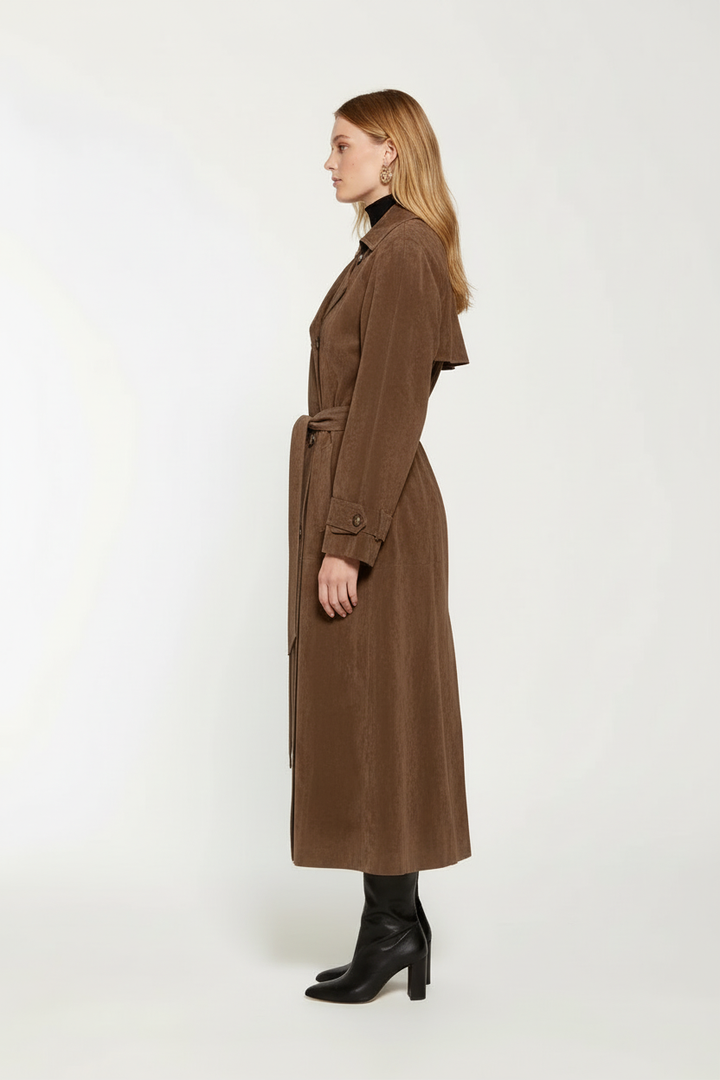 Nicole | Trench marron long et ceinturé en daim pour femme