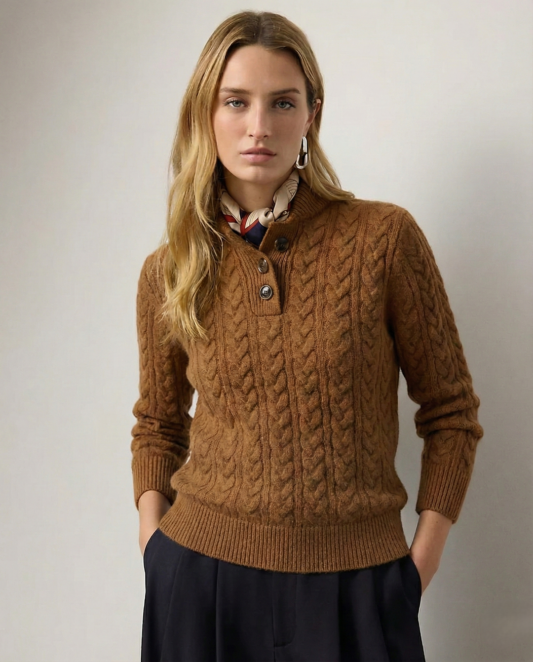 Honorée | Pull chic en cachemire torsadé à col montant et boutons pour femme