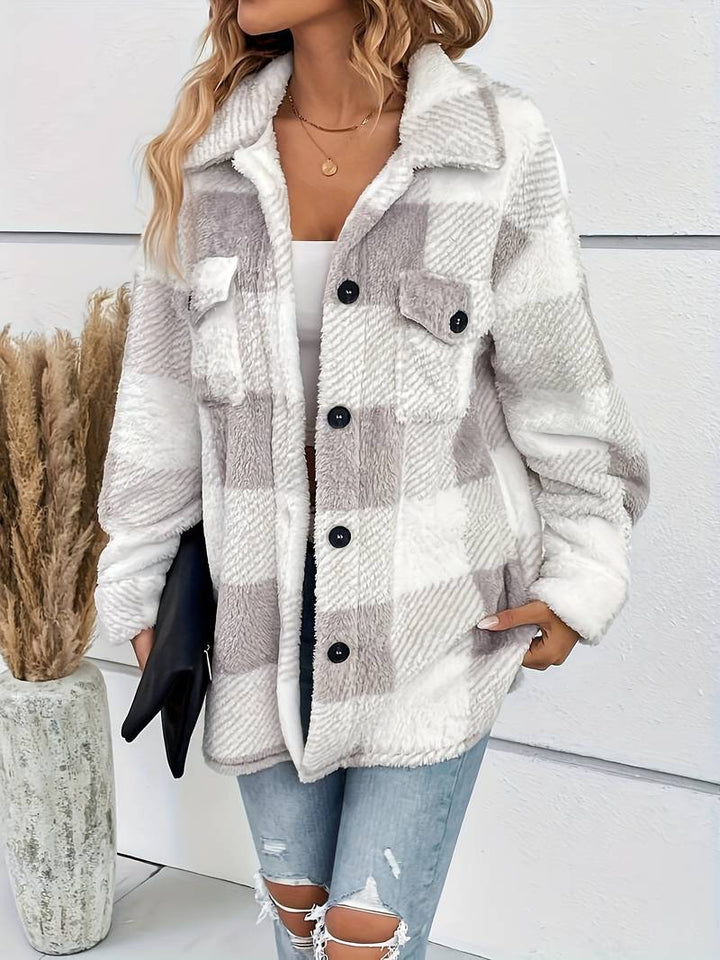Lyse | Veste élégante en polaire à carreaux et poches poitrine pour femme