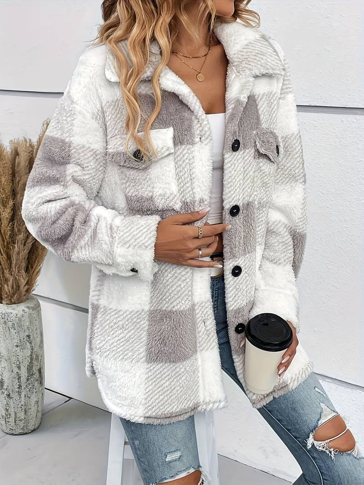 Lyse | Veste élégante en polaire à carreaux et poches poitrine pour femme
