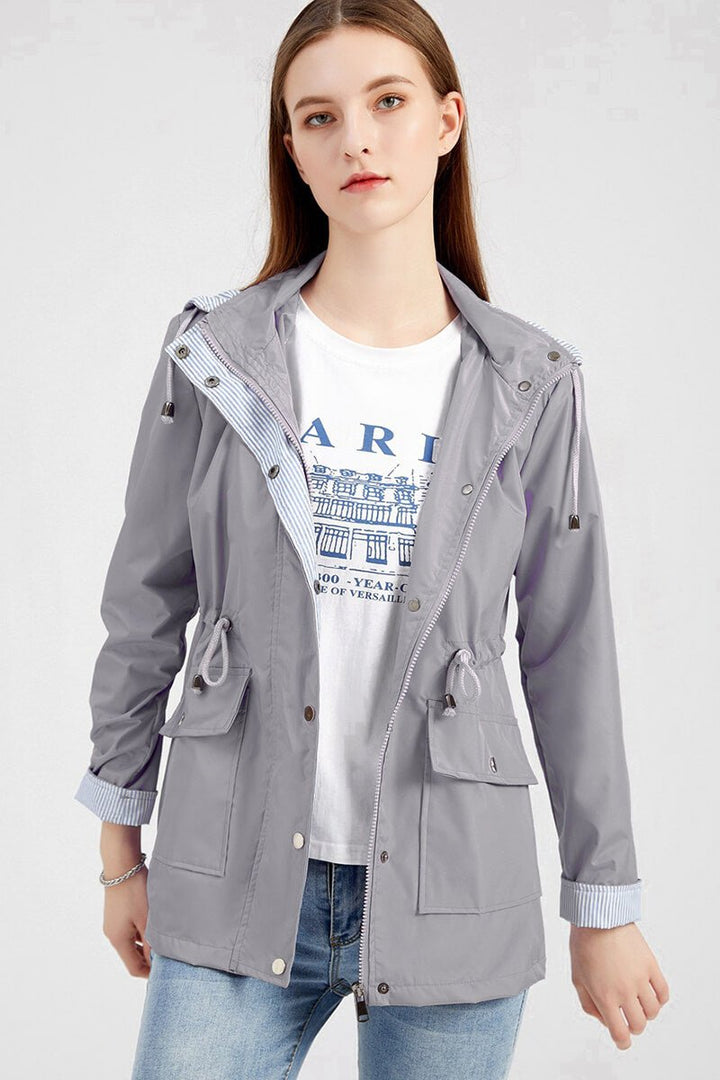Judith | Veste élégante imperméable à capuche avec cordon de serrage pour femme