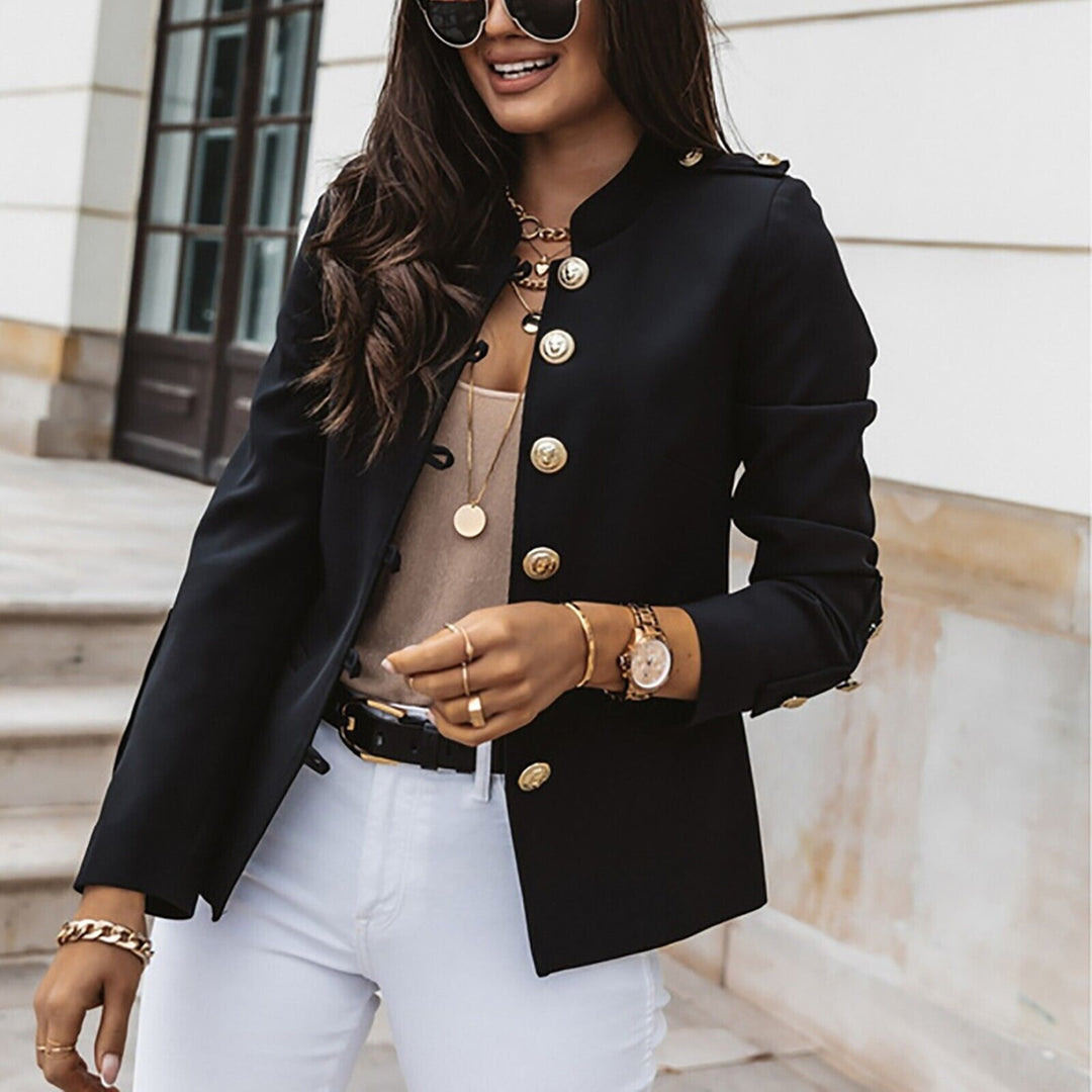 Inaya | Blazer élégant court cintré montant à col et boutons dorés pour femme