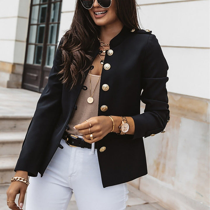 Inaya | Blazer élégant court cintré montant à col et boutons dorés pour femme