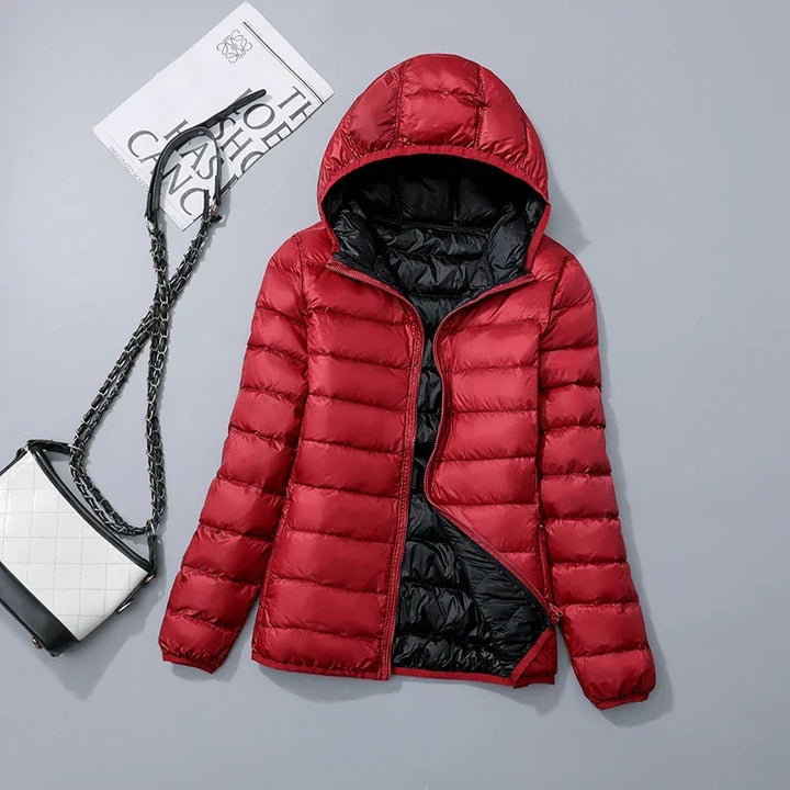 Flavia | Doudoune élégante légère réversible en duvet à capuche pour femme