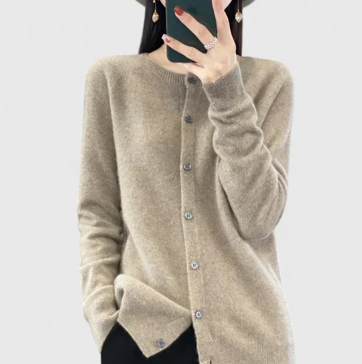 Delphine | Cardigan élégant en maille à col rond et boutons pour femme