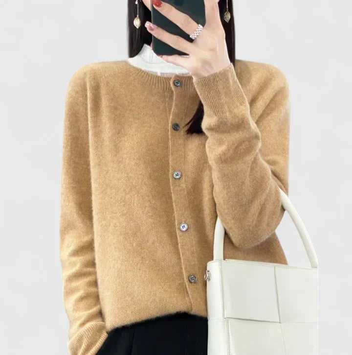 Delphine | Cardigan élégant en maille à col rond et boutons pour femme