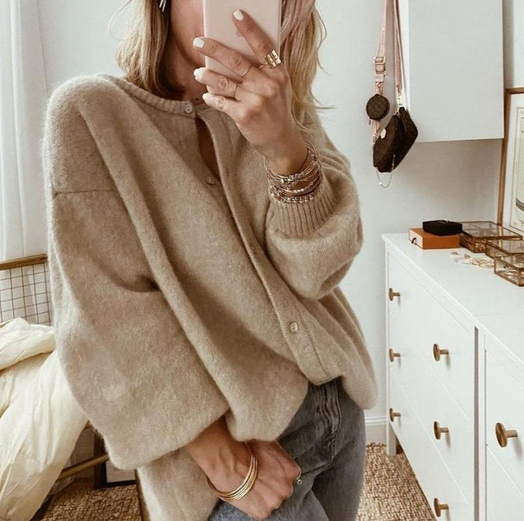 Pascaline | Cardigan chic oversize taupe en maille à col rond et boutons pour femme