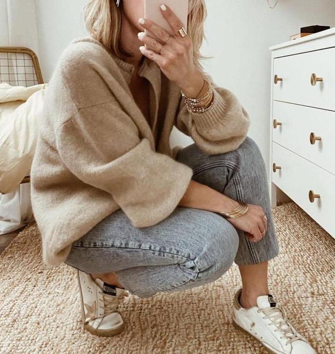 Pascaline | Cardigan chic oversize taupe en maille à col rond et boutons pour femme