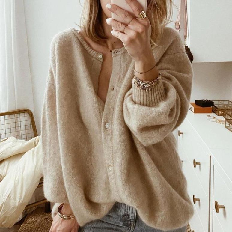 Pascaline | Cardigan chic oversize taupe en maille à col rond et boutons pour femme