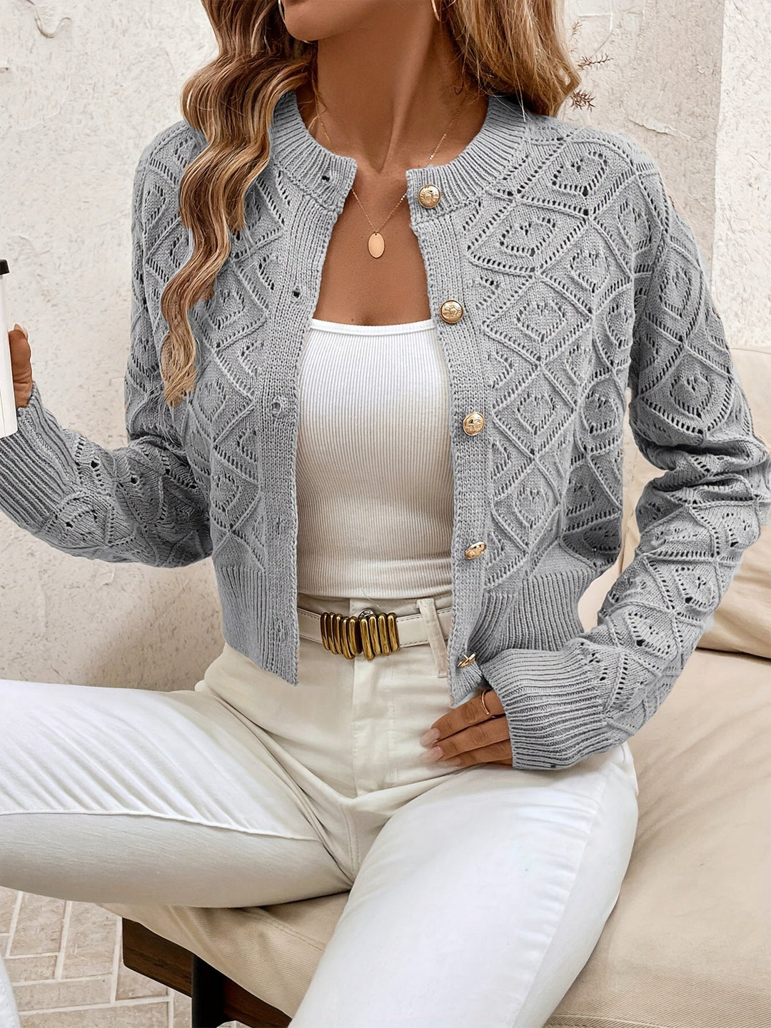 Giulia | Cardigan élégant court en maille texturée à col rond et boutons pour femme