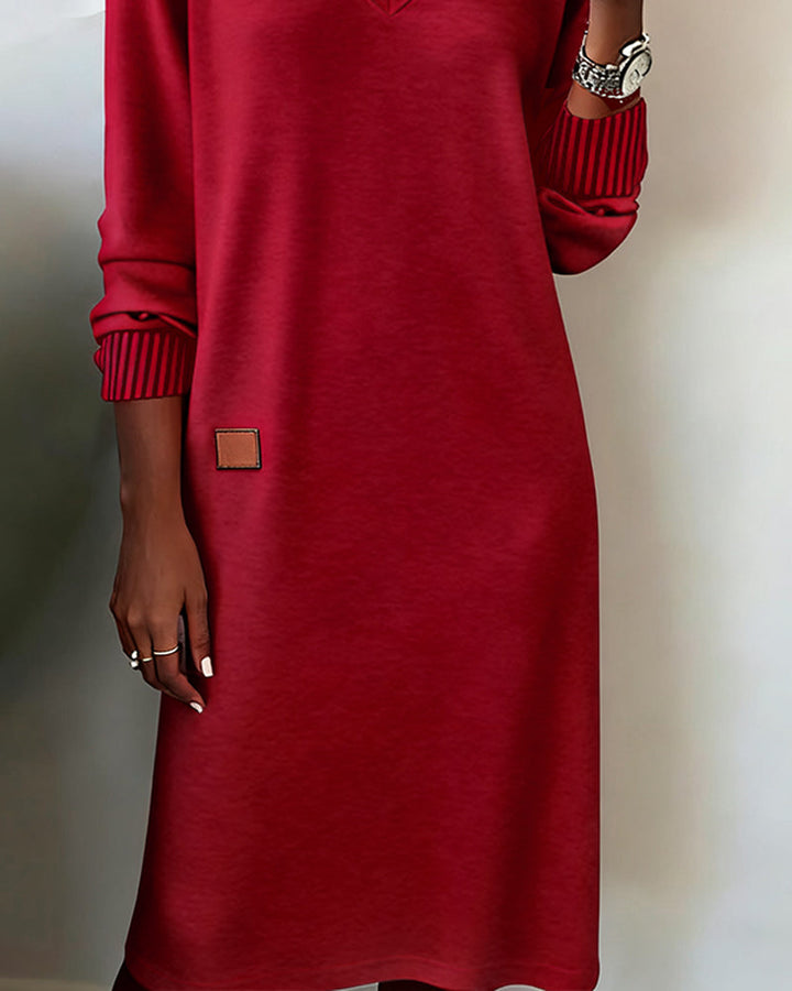 Mélodie | Robe pull élégante longue camel en maille à col V pour femme
