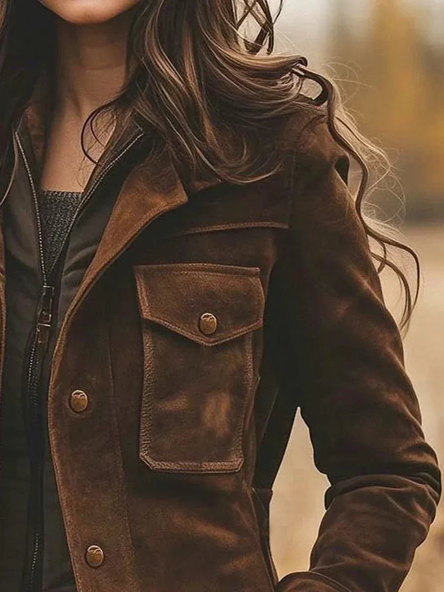 Elvire | Manteau élégant long en daim à revers cranté et boutons pour femme
