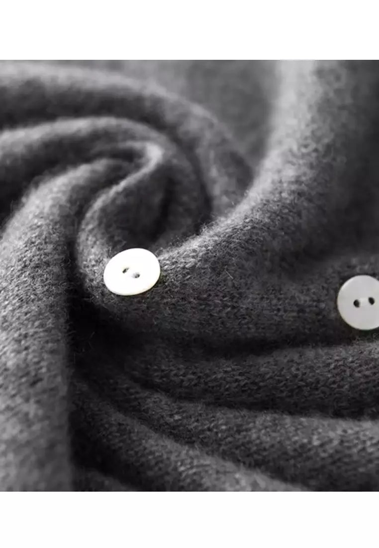 Théa | Cardigan chic en maille cachemire col V à boutons pour femme